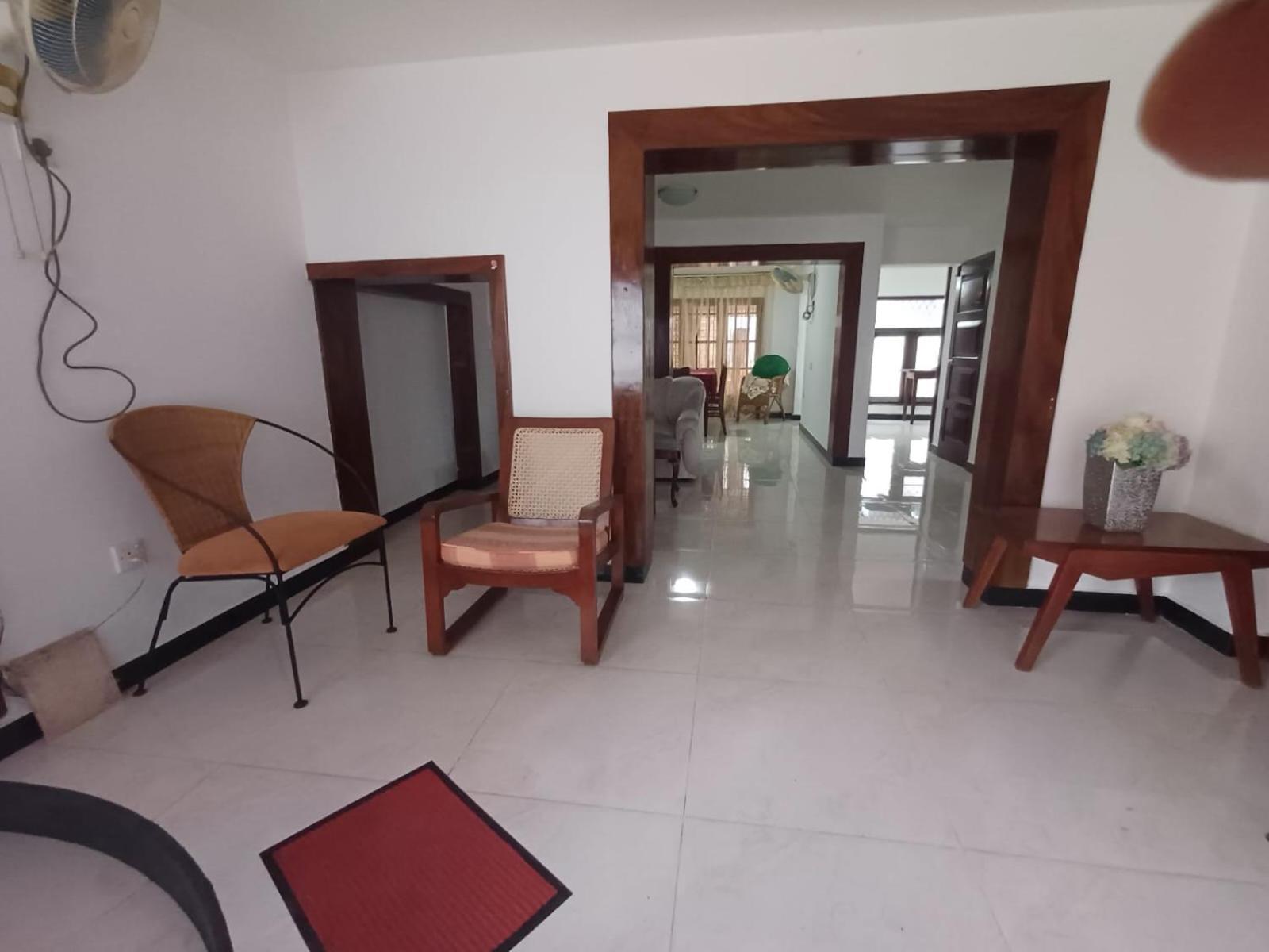 Villa Chenu Dehiwala-Mount Lavinia Exterior photo